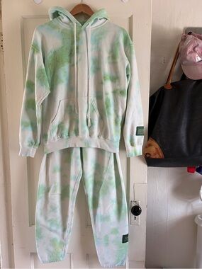 Danzy Tie-Dye Sweatshirt - Light Green & Pale Blue